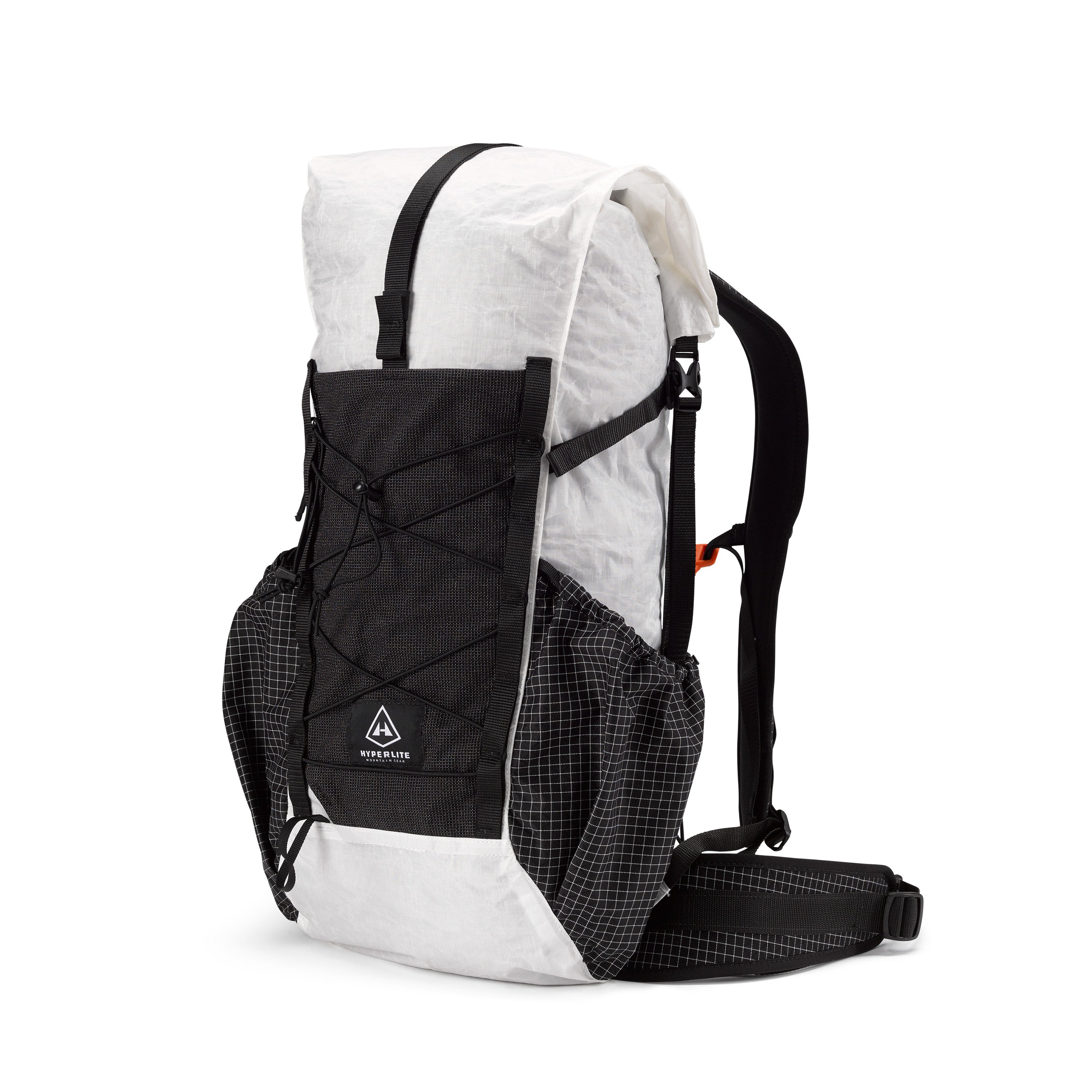 Front view of the Hyperlite Mountain Gear Elevate 22 in white with the Ultralight Dyneema® Stretch Mesh front pocket