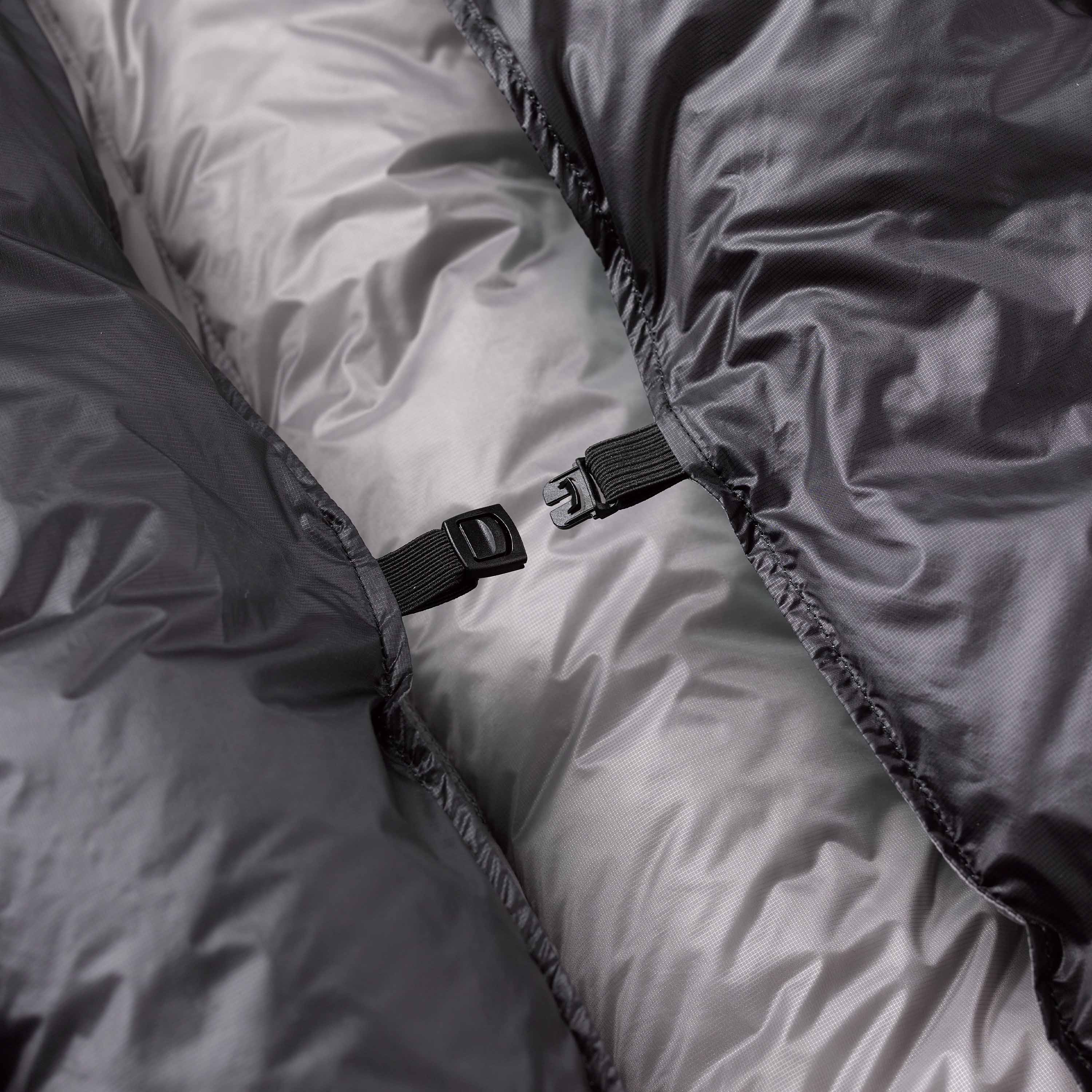 A close up of the 3 Low-Profile center push clips for maximum warmth on the Hyperlite Mountain Gear 40 Degree Quilt