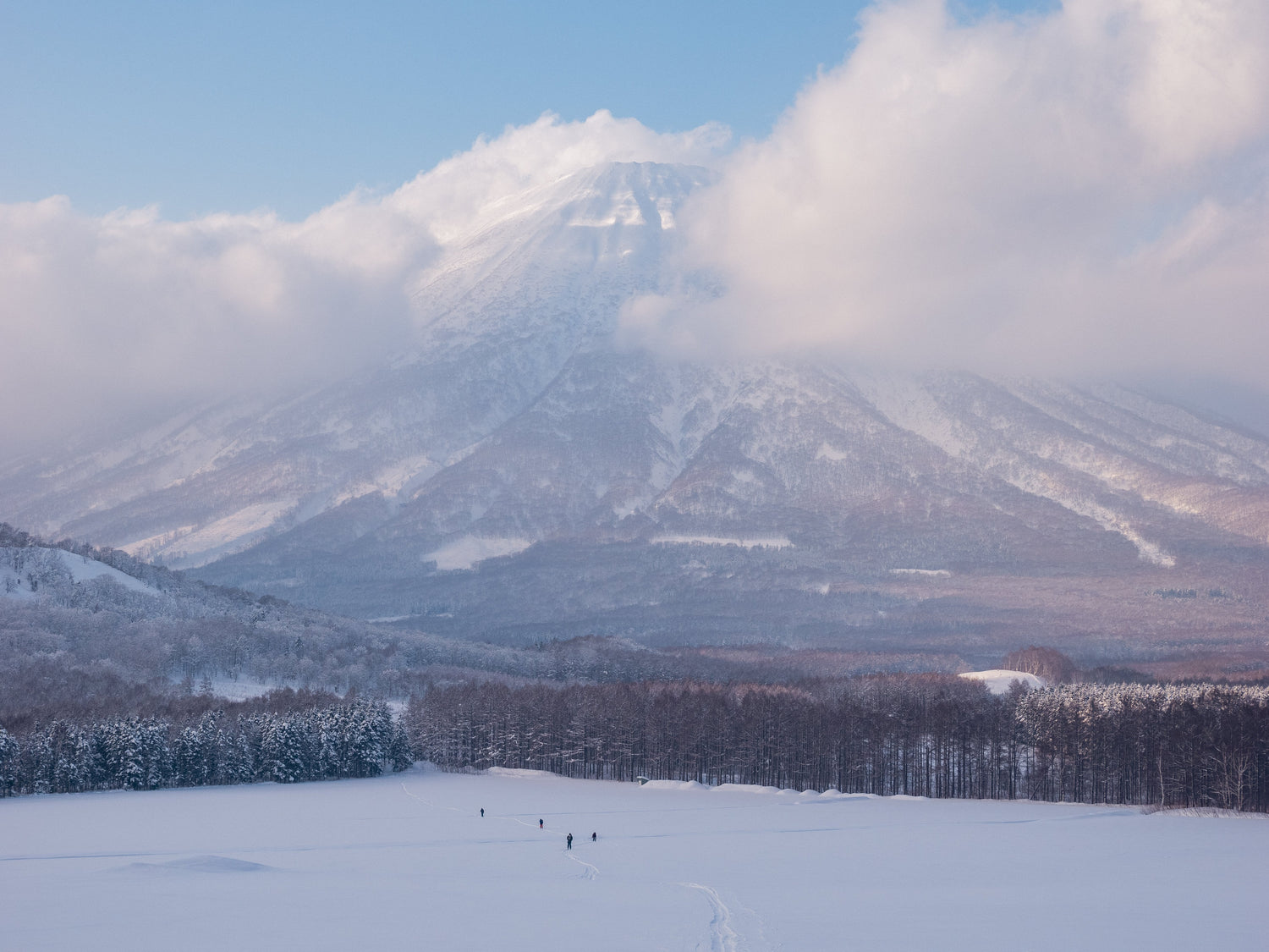 WHEN POWDER DREAMS COMES TRUE: BACKCOUNTRY SKIING IN JAPAN WITH BRETT DAVIS