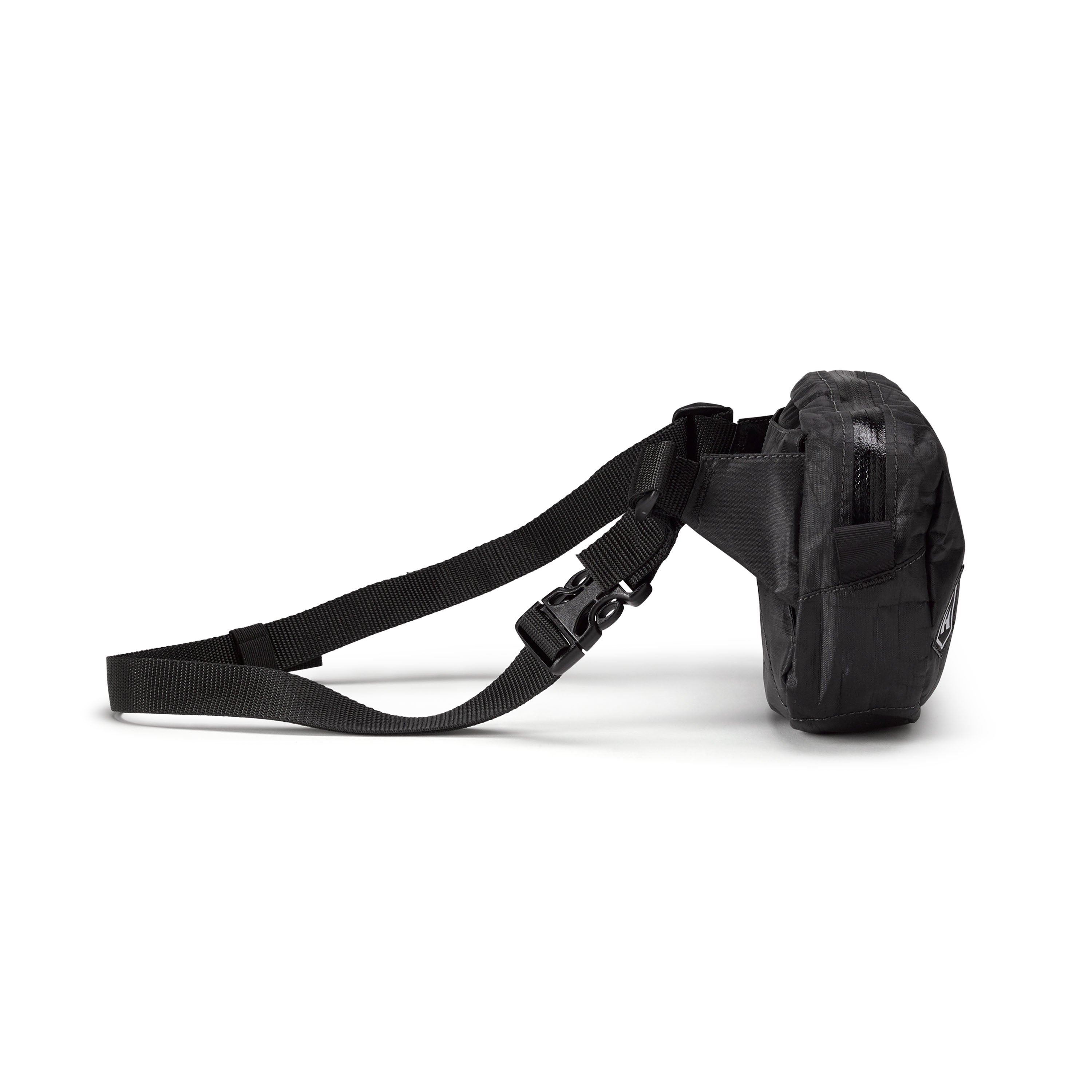 Side view of the Hyperlite Mountain Gear Vice Versa in Black showing the 3/4" webbing hip belt