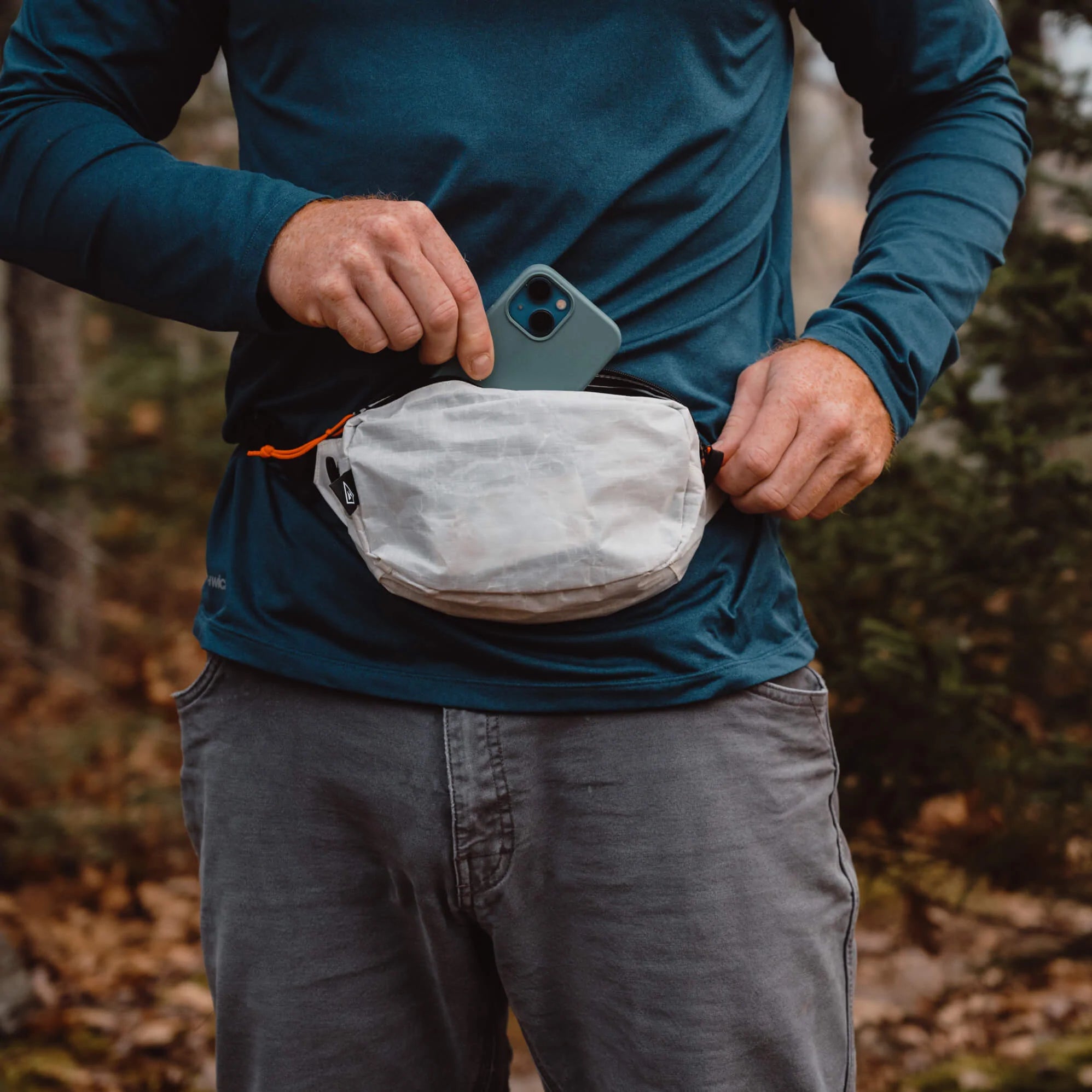 Front view of Hyperlite Mountain Gear's Vice Versa in White for the Wander Bundle