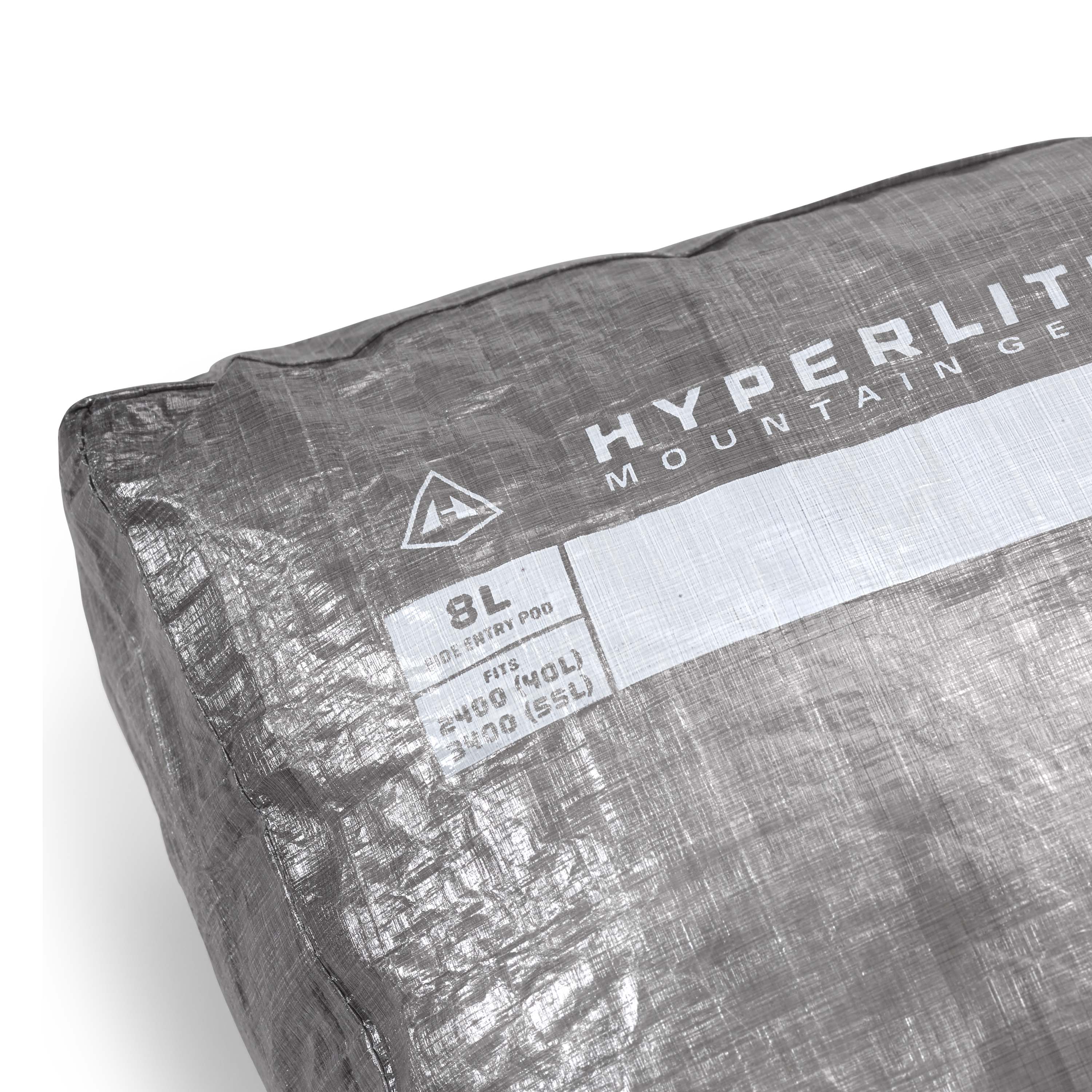 Detail shot of the Hyperlite Mountain Gear Logo on the 8L Side Entry Pod